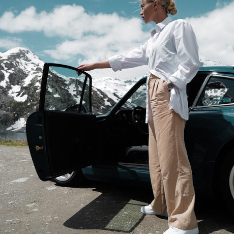 Hanna Schönwald Cares for her Mercedes Benz W123 230 CE Coupé 1984